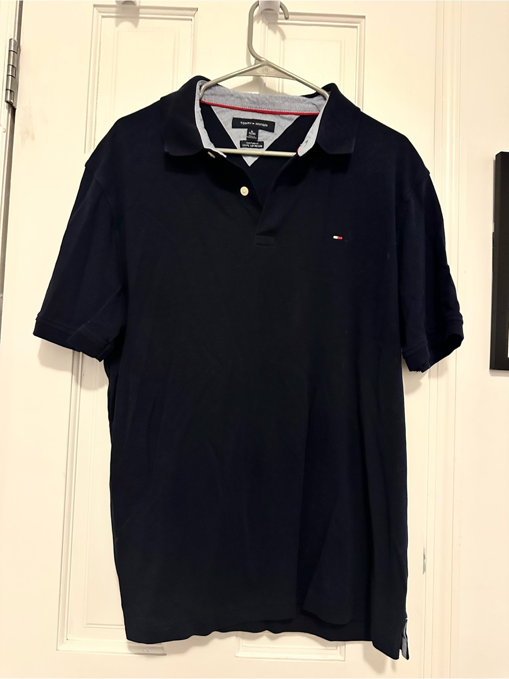 Tommy Hilfiger Men's Dark Navy Polo with Subtle Flag Logo. Size XL